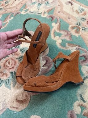 VINTAGE STEVE MADDEN SUEDE WEDGES